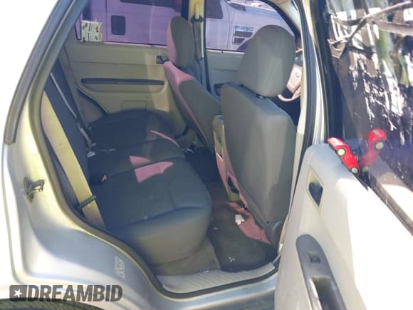 ✅ 2012 Ford Escape XLS • VIN: 1FMCU0C73CKB71503 • Lot: 43635607. Listed on IAAI with 176,989 mi. Free auction sales archive from the USA and detailed vehicle history report at DreamBid. Image 8.