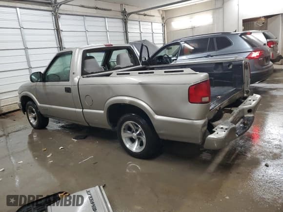 ✅ 2002 Chevrolet S-10 LS • VIN: 1GCCS145728258958 • Лот: 83033034. Опубликован ранее на Copart с пробегом 245 172 миль. Бесплатный доступ к архиву аукционных продаж из США и подробный отчёт об истории автомобиля на DreamBid. Изображение 2.