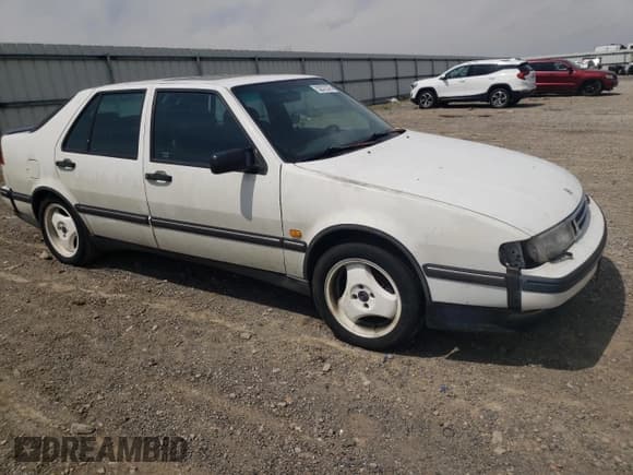 ✅ 1998 Saab 9000 • VIN: YS3CF68M5W1000335 • Лот: 52372375. Опубликован ранее на Copart с пробегом 159 204 миль. Бесплатный доступ к архиву аукционных продаж из США и подробный отчёт об истории автомобиля на DreamBid. Изображение 4.
