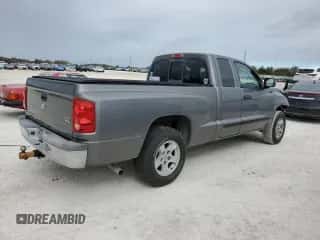 2005 Dodge Dakota SLT z VIN 1D7HE42N35S126522, wystawiony jako Copart lot #79425554 z przebiegiem 129 746 mil mil oraz Szkoda całkowita • Salvage title. Historia ofert i sprzedaży dostępna na DreamBid. Obrazek 3.