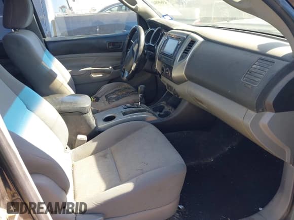 ✅ 2015 Toyota Tacoma PreRunner • VIN: 5TFJU4GN2FX066552 • Лот: 43609841. Опубликован ранее на IAAI с пробегом 236 014 миль. Бесплатный доступ к архиву аукционных продаж из США и подробный отчёт об истории автомобиля на DreamBid. Изображение 5.