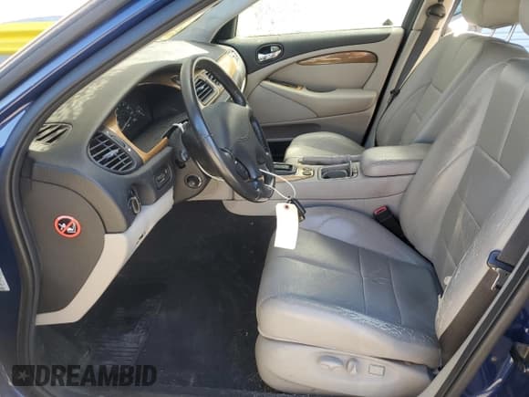 ✅ 2002 Jaguar S-Type • VIN: SAJDA03N32FM35859 • Lot: 48089525. Wystawiony na Copart z przebiegiem 67 675 mil. Bezpłatny archiwum sprzedaży aukcyjnych z USA i szczegółowy raport historii pojazdu na DreamBid. Zdjęcie 7.