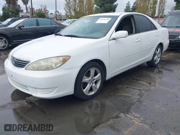 ✅ 2005 Toyota Camry LE • VIN: 4T1BE32K65U027869 • Lot: 43725495. Listed on IAAI with 172,001 mi. Free auction sales archive from the USA and detailed vehicle history report at DreamBid. Image 2.