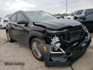 2019 Hyundai Kona SEL z VIN KM8K22AA1KU208255, wystawiony jako Copart lot #71995642 z przebiegiem 43 045 mil mil oraz . Historia ofert i sprzedaży dostępna na DreamBid. Obrazek 4.