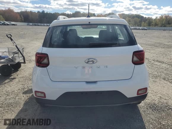 ✅ 2024 Hyundai Venue SEL • VIN: KMHRC8A30RU282728 • Lot: 76386264. Listed on Copart with 2,656 mi. Free auction sales archive from the USA and detailed vehicle history report at DreamBid. Image 6.
