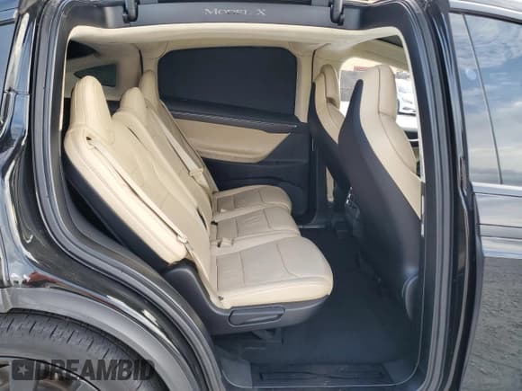 ✅ 2017 Tesla Model X 90D • VIN: 5YJXCDE23HF052176 • Lot: 91972145. Wystawiony na Copart z przebiegiem 71 029 mil. Bezpłatny archiwum sprzedaży aukcyjnych z USA i szczegółowy raport historii pojazdu na DreamBid. Zdjęcie 11.