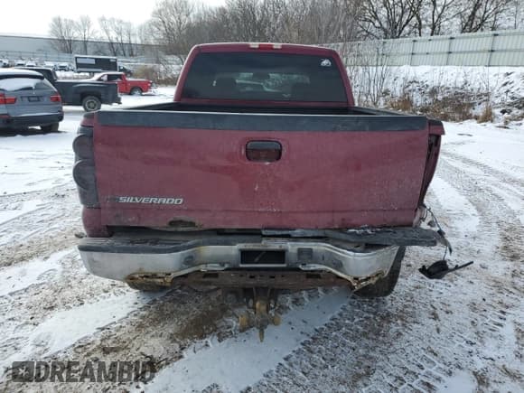 ✅ 2006 Chevrolet Silverado 2500HD LT1 • VIN: 1GCHK23D26F186329 • Lot: 41633675. Wystawiony na Copart z przebiegiem 231 536 mil. Bezpłatny archiwum sprzedaży aukcyjnych z USA i szczegółowy raport historii pojazdu na DreamBid. Zdjęcie 6.