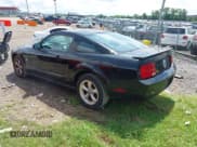 ✅ 2007 Ford Mustang Deluxe • VIN: 1ZVHT80N375243333 • Lot: 42685816. Wystawiony na IAAI z przebiegiem 199 311 mil. Bezpłatny archiwum sprzedaży aukcyjnych z USA i szczegółowy raport historii pojazdu na DreamBid. Zdjęcie 3.