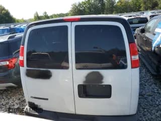 ✅ 2019 Chevrolet Express Passenger LS • VIN: 1GAZGNFP8K1364709 • Лот: 72090845. Опубликован ранее на Copart с пробегом 261 926 миль. Бесплатный доступ к архиву аукционных продаж из США и подробный отчёт об истории автомобиля на DreamBid. Изображение 6.