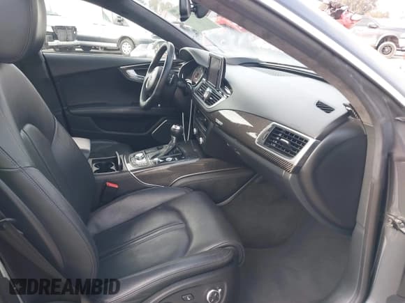 ✅ 2014 Audi RS 7 Prestige • VIN: WUAW2AFC3EN903462 • Lot: 42082052. Wystawiony na IAAI z przebiegiem 78 188 mil. Bezpłatny archiwum sprzedaży aukcyjnych z USA i szczegółowy raport historii pojazdu na DreamBid. Zdjęcie 5.