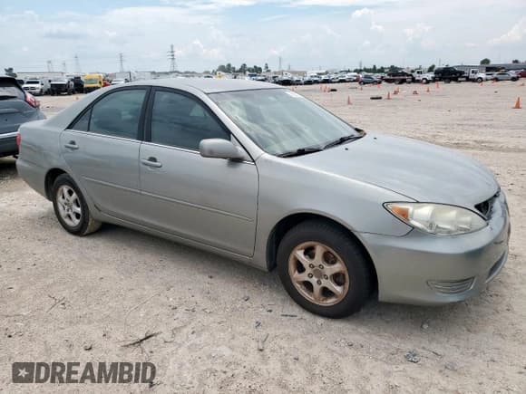 ✅ 2005 Toyota Camry SE • VIN: 4T1BE32K45U570976 • Lot: 69591995. Wystawiony na Copart z przebiegiem 261 978 mil. Bezpłatny archiwum sprzedaży aukcyjnych z USA i szczegółowy raport historii pojazdu na DreamBid. Zdjęcie 4.