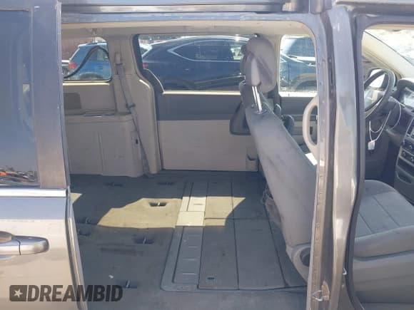 ✅ 2010 Chrysler Town & Country LX • VIN: 2A4RR2D1XAR454463 • Lot: 42747766. Wystawiony na IAAI z przebiegiem 167 700 mil. Bezpłatny archiwum sprzedaży aukcyjnych z USA i szczegółowy raport historii pojazdu na DreamBid. Zdjęcie 8.