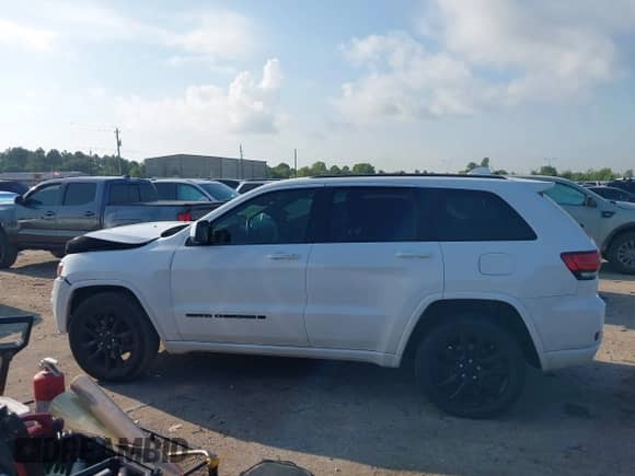 2022 Jeep Grand Cherokee Laredo E with VIN 1C4RJEAGXNC127857, listed as a IAAI auction lot 43202403 with 66,201 mi miles and . Bid and sale history available at DreamBid. Image 14.