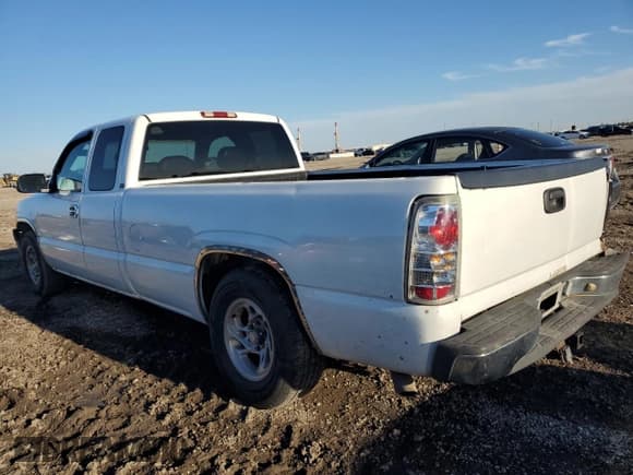 ✅ 2000 Chevrolet Silverado 1500 • VIN: 1GCEC19T5YE329629 • Лот: 43598945. Опубликован ранее на Copart с пробегом 300 522 миль. Бесплатный доступ к архиву аукционных продаж из США и подробный отчёт об истории автомобиля на DreamBid. Изображение 2.