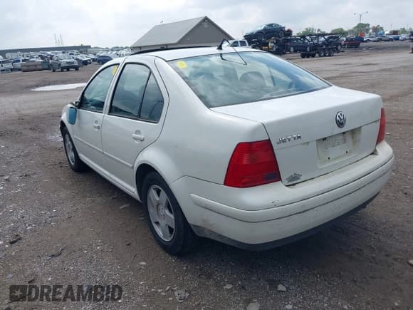 ✅ 2001 Volkswagen Jetta • VIN: 3VWSS29M71M025364 • Lot: 42447055. Wystawiony na IAAI z przebiegiem 105 339 mil. Bezpłatny archiwum sprzedaży aukcyjnych z USA i szczegółowy raport historii pojazdu na DreamBid. Zdjęcie 3.