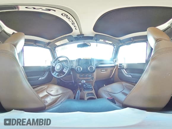 ✅ 2014 Jeep Wrangler Unlimited Sahara • VIN: 1C4BJWEG9EL108847 • Lot: 70563165. Wystawiony na Copart z przebiegiem 172 316 mil. Bezpłatny archiwum sprzedaży aukcyjnych z USA i szczegółowy raport historii pojazdu na DreamBid. Zdjęcie 15.