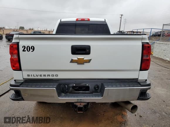 ✅ 2017 Chevrolet Silverado 2500HD Work Truck • VIN: 1GC1KUEY1HF194308 • Lot: 79211534. Wystawiony na Copart z przebiegiem 140 184 mil. Bezpłatny archiwum sprzedaży aukcyjnych z USA i szczegółowy raport historii pojazdu na DreamBid. Zdjęcie 6.