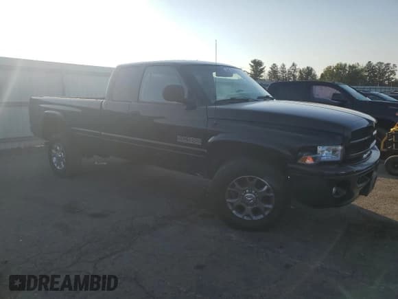 ✅ 2000 Dodge 2500 • VIN: 1B7KF2363YJ135563 • Lot: 81561185. Wystawiony na Copart z przebiegiem 248 411 mil. Bezpłatny archiwum sprzedaży aukcyjnych z USA i szczegółowy raport historii pojazdu na DreamBid. Zdjęcie 4.