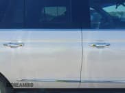 ✅ 2019 Lincoln Navigator Select • VIN: 5LMJJ3HT8KEL14611 • Lot: 43359323. Wystawiony na IAAI z przebiegiem 129 601 mil. Bezpłatny archiwum sprzedaży aukcyjnych z USA i szczegółowy raport historii pojazdu na DreamBid. Zdjęcie 13.