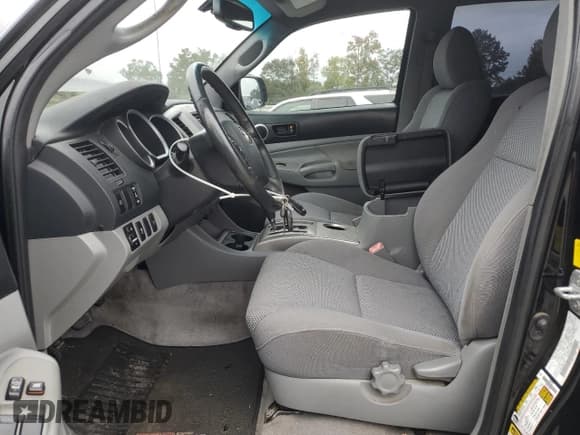 ✅ 2011 Toyota Tacoma • VIN: 5TFLU4EN5BX004763 • Lot: 82220995. Listed on Copart with 137,354 mi. Free auction sales archive from the USA and detailed vehicle history report at DreamBid. Image 7.