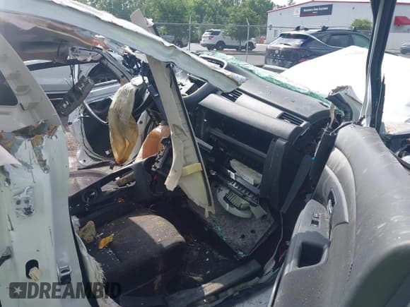 ✅ 2016 Mitsubishi Outlander ES • VIN: JA4AD2A30GZ008614 • Lot: 42505350. Listed on IAAI with Not provided. Free auction sales archive from the USA and detailed vehicle history report at DreamBid. Image 5.