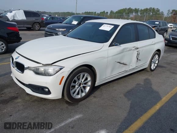 ✅ 2016 BMW 3 Series 320i • VIN: WBA8A9C55GK618258 • Lot: 43772765. Listed on IAAI with 138,583 mi. Free auction sales archive from the USA and detailed vehicle history report at DreamBid. Image 2.