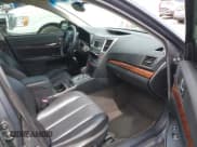 ✅ 2014 Subaru Legacy Limited • VIN: 4S3BMDL63E2026513 • Lot: 43024701. Wystawiony na IAAI z przebiegiem 197 917 mil. Bezpłatny archiwum sprzedaży aukcyjnych z USA i szczegółowy raport historii pojazdu na DreamBid. Zdjęcie 5.