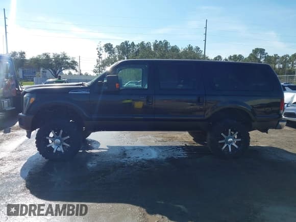 ✅ 2005 Ford Excursion Eddie Bauer • VIN: 1FMSU45P25EA84323 • Lot: 43915927. Listed on IAAI with 149,891 mi. Free auction sales archive from the USA and detailed vehicle history report at DreamBid. Image 14.