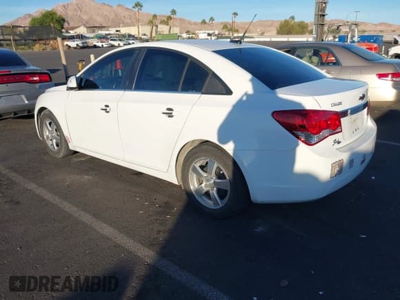 ✅ 2014 Chevrolet Cruze 1LT • VIN: 1G1PC5SB6E7299339 • Lot: 43680374. Listed on IAAI with 98,677 mi. Free auction sales archive from the USA and detailed vehicle history report at DreamBid. Image 3.