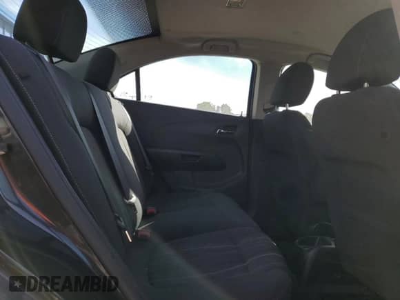 2014 Chevrolet Sonic LT z VIN 1G1JC5SH9E4165775, wystawiony jako Copart lot #73104784 z przebiegiem 109 625 mil mil oraz Czysty tytuł • Clean title. Historia ofert i sprzedaży dostępna na DreamBid. Obrazek 10.