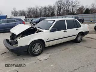 ✅ 1995 Volvo 900 • VIN: YV1JS8318S1207664 • Lot: 43721445. Wystawiony na Copart z przebiegiem 141 512 mil. Bezpłatny archiwum sprzedaży aukcyjnych z USA i szczegółowy raport historii pojazdu na DreamBid. Zdjęcie 1.