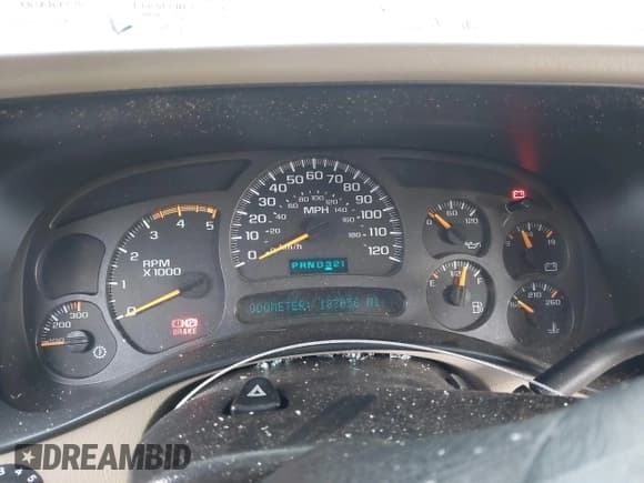 ✅ 2005 Chevrolet Silverado 2500HD LT • VIN: 1GCHK23255F948503 • Lot: 41225115. Wystawiony na IAAI z przebiegiem 187 056 mil. Bezpłatny archiwum sprzedaży aukcyjnych z USA i szczegółowy raport historii pojazdu na DreamBid. Zdjęcie 7.
