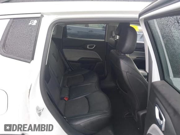✅ 2022 Jeep Compass Latitude • VIN: 3C4NJDBB3NT130597 • Lot: 43176887. Listed on IAAI with 32,490 mi. Free auction sales archive from the USA and detailed vehicle history report at DreamBid. Image 8.