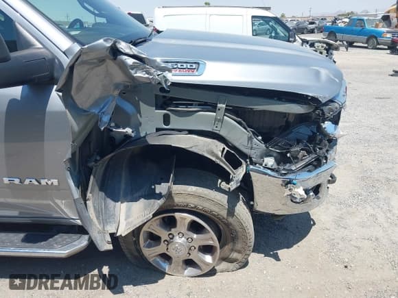 ✅ 2024 Ram 2500 Big Horn • VIN: 3C6UR5DLXRG338482 • Лот: 42990856. Опубликован ранее на IAAI с пробегом 47 251 миль. Бесплатный доступ к архиву аукционных продаж из США и подробный отчёт об истории автомобиля на DreamBid. Изображение 6.