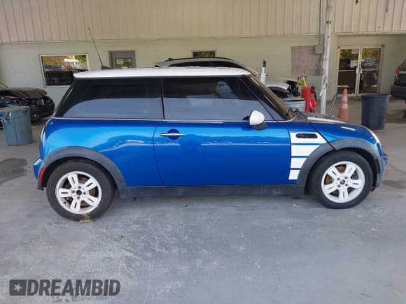 ✅ 2006 MINI Hardtop • VIN: WMWRC33536TK65507 • Lot: 43619853. Listed on IAAI with 247,733 mi. Free auction sales archive from the USA and detailed vehicle history report at DreamBid. Image 13.