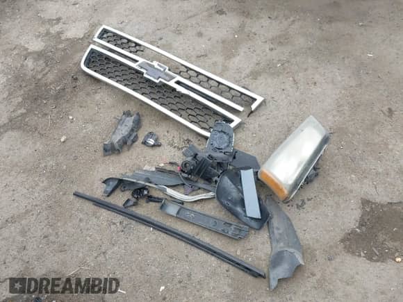 2007 Chevrolet Silverado 1500 LT1 z VIN 1GCEC19V67Z104435, wystawiony jako IAAI lot #43463939 z przebiegiem 203 245 mil mil oraz . Historia ofert i sprzedaży dostępna na DreamBid. Obrazek 12.