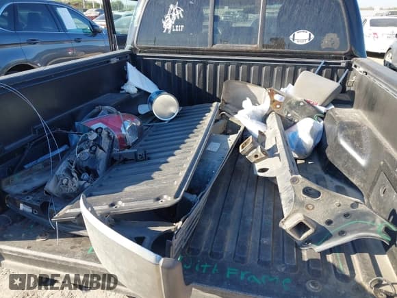 ✅ 2015 Toyota Tacoma PreRunner • VIN: 3TMJU4GN9FM180439 • Lot: 43430077. Listed on IAAI with 181,210 mi. Free auction sales archive from the USA and detailed vehicle history report at DreamBid. Image 12.