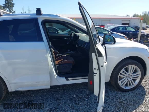 ✅ 2018 Audi Q5 Prestige • VIN: WA1CNBFYXJ2117916 • Лот: 43224545. Опубликован ранее на IAAI с пробегом 72 619 миль. Бесплатный доступ к архиву аукционных продаж из США и подробный отчёт об истории автомобиля на DreamBid. Изображение 5.