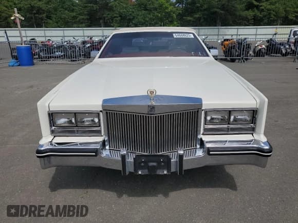 ✅ 1984 Cadillac Eldorado Biarritz • VIN: 1G6AL6787EE627169 • Lot: 64668625. Wystawiony na Copart z przebiegiem 34 245 mil. Bezpłatny archiwum sprzedaży aukcyjnych z USA i szczegółowy raport historii pojazdu na DreamBid. Zdjęcie 5.