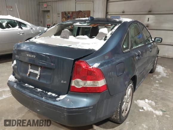 ✅ 2006 Volvo S40 2.4L • VIN: YV1MS382362185686 • Lot: 43809122. Listed on IAAI with 67,927 mi. Free auction sales archive from the USA and detailed vehicle history report at DreamBid. Image 4.