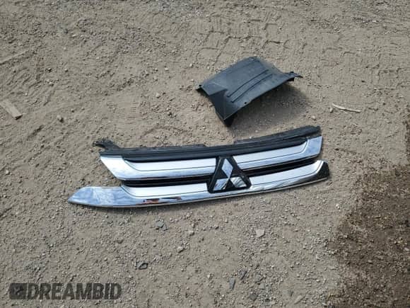 2018 Mitsubishi Outlander ES z VIN JA4AZ3A36JZ050591, wystawiony jako Copart lot #72047945 z przebiegiem 85 199 mil mil oraz Szkoda całkowita • Salvage title. Historia ofert i sprzedaży dostępna na DreamBid. Obrazek 12.