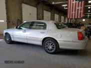 ✅ 2004 Lincoln Town Car Ultimate • VIN: 1LNHM83W74Y639579 • Lot: 92452075. Listed on Copart with 157,320 mi. Free auction sales archive from the USA and detailed vehicle history report at DreamBid. Image 2.