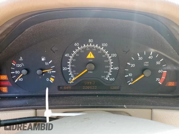 ✅ 1999 Mercedes-Benz E 320 • VIN: WDBJF65H4XA823859 • Lot: 69599575. Listed on Copart with 220,123 mi. Free auction sales archive from the USA and detailed vehicle history report at DreamBid. Image 9.