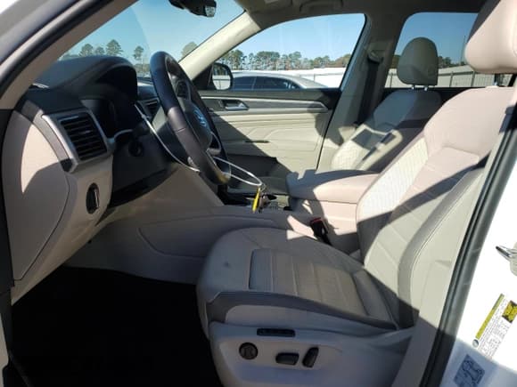 ✅ 2021 Volkswagen Atlas SEL Premium • VIN: 1V2TR2CA2MC525289 • Lot: 90918975. Wystawiony na Copart z przebiegiem 48 813 mil. Bezpłatny archiwum sprzedaży aukcyjnych z USA i szczegółowy raport historii pojazdu na DreamBid. Zdjęcie 7.