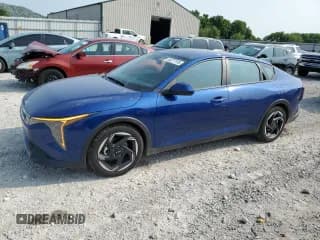 ✅ 2025 Kia K4 EX • VIN: 3KPFU4DE3SE081453 • Лот: 59277155. Опубликован ранее на Copart с пробегом 1 811 миль. Бесплатный доступ к архиву аукционных продаж из США и подробный отчёт об истории автомобиля на DreamBid. Изображение 1.