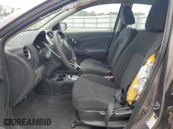 ✅ 2016 Nissan Versa S • VIN: 3N1CN7AP2GL859254 • Лот: 56278645. Опубликован ранее на Copart с пробегом 123 493 миль. Бесплатный доступ к архиву аукционных продаж из США и подробный отчёт об истории автомобиля на DreamBid. Изображение 7.