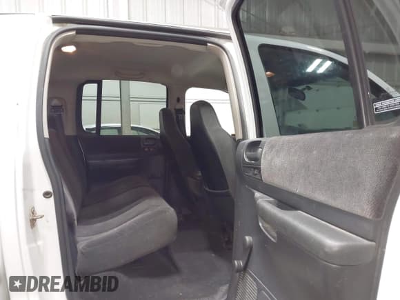 ✅ 2001 Dodge Dakota Sport • VIN: 1B7HG2AN31S229220 • Lot: 42100843. Wystawiony na IAAI z przebiegiem 134 034 mil. Bezpłatny archiwum sprzedaży aukcyjnych z USA i szczegółowy raport historii pojazdu na DreamBid. Zdjęcie 8.