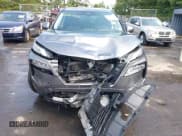 ✅ 2023 Nissan Rogue SV • VIN: JN8BT3BB1PW476446 • Lot: 42961955. Wystawiony na IAAI z przebiegiem 21 881 mil. Bezpłatny archiwum sprzedaży aukcyjnych z USA i szczegółowy raport historii pojazdu na DreamBid. Zdjęcie 6.