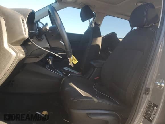 2020 Hyundai Venue SEL с VIN KMHRC8A33LU020032, выставлен на аукционе Copart как лот 76242064 с пробегом 34 363 миль миль и Списание • Salvage title. История ставок и продаж доступна на DreamBid. Изображение 7.