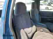 2002 Chevrolet S-10 LS z VIN 1GCCS145X28114255, wystawiony jako Copart lot #80674245 z przebiegiem 124 221 mil mil oraz Szkoda całkowita • Salvage title. Historia ofert i sprzedaży dostępna na DreamBid. Obrazek 10.